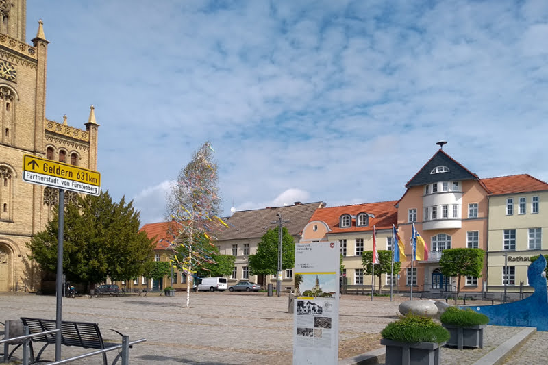 Rathaus und Marktplatz von Fürstenberg