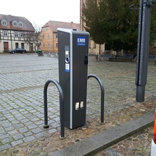 EMB Elektro-Ladesäule auf dem Fürstenberger Markt, Copyright: EMB Energie Mark Brandenburg