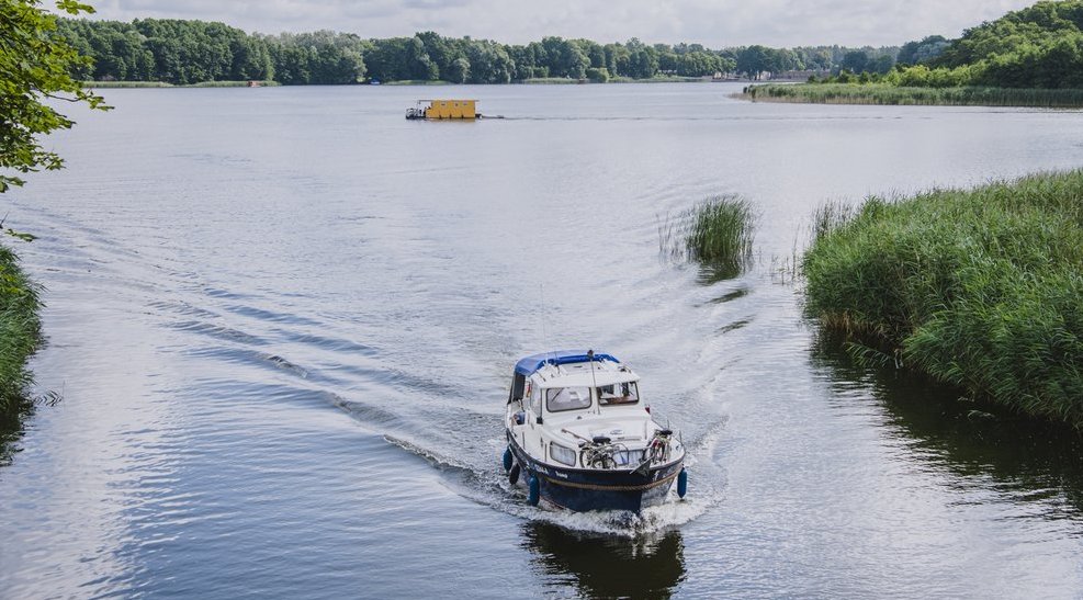 Bild eines Flusslaufes in der brandenburgischen Seenplatte